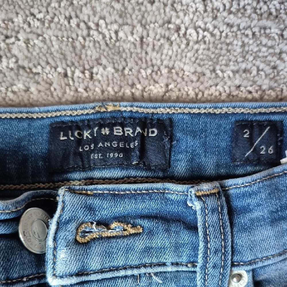 Lucky Brand Classic High-Rise Women's Blue Jeans SZ 26 - Picture 2 of 10